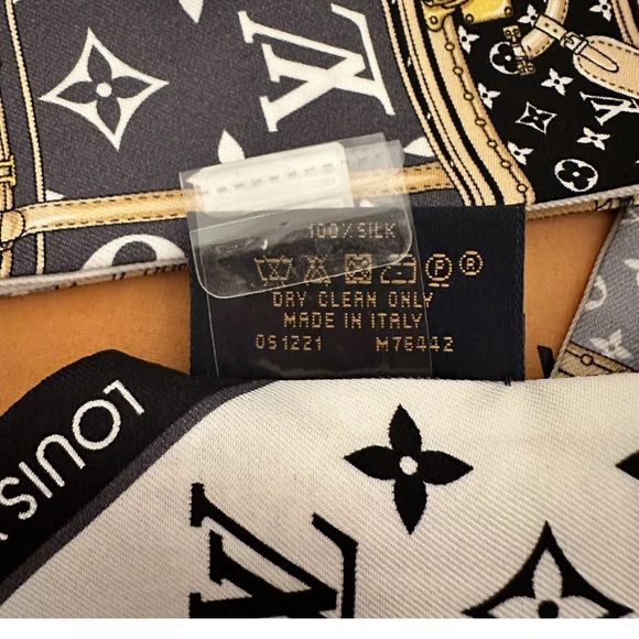 💝 Louis Vuitton Bandeau Silk Scarf Monogram BB Let’s Go M76442 Boxed 💝 - Picture 4 of 7